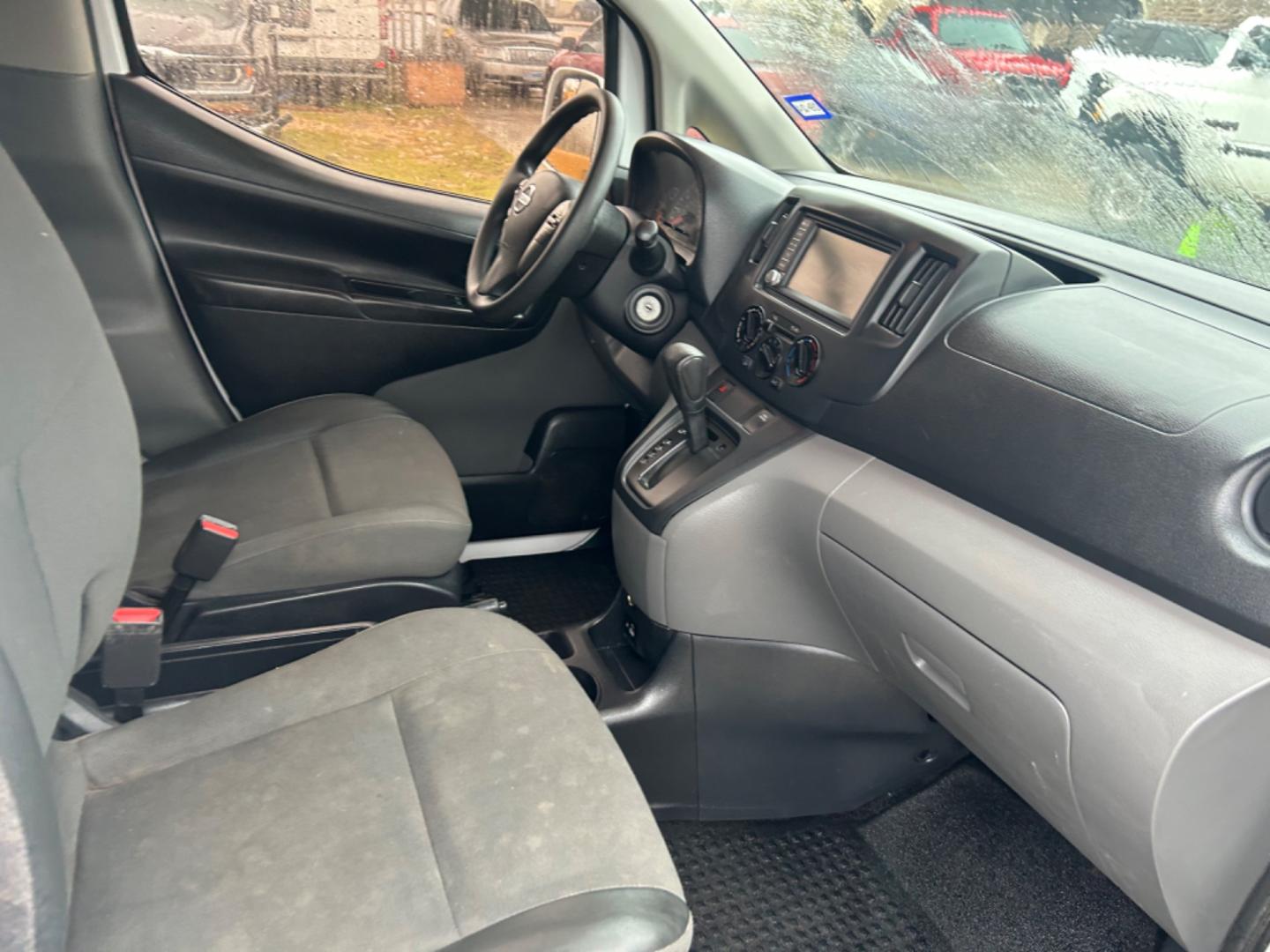 2020 White Nissan NV200 (3N6CM0KN7LK) , located at 1687 Business 35 S, New Braunfels, TX, 78130, (830) 625-7159, 29.655487, -98.051491 - Photo#6